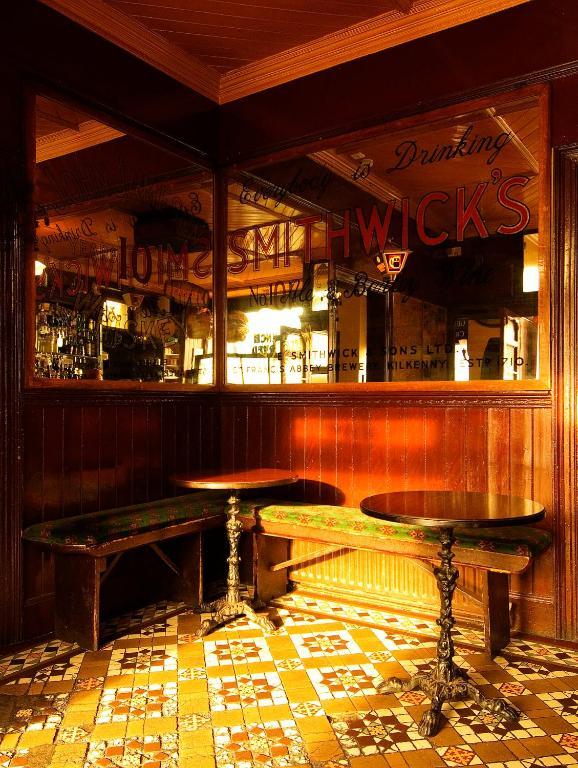 Crotty'S Pub & Accommodation Kilrush Exterior photo