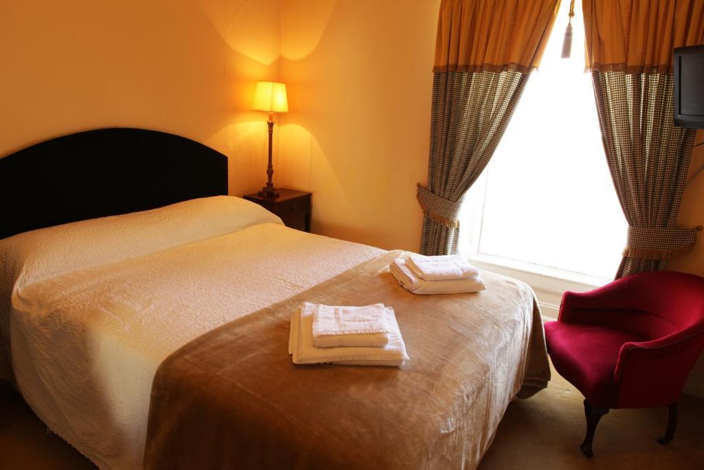 Crotty'S Pub & Accommodation Kilrush Room photo