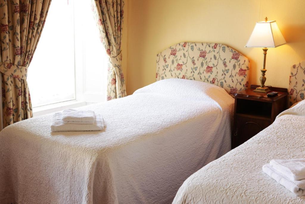 Crotty'S Pub & Accommodation Kilrush Room photo