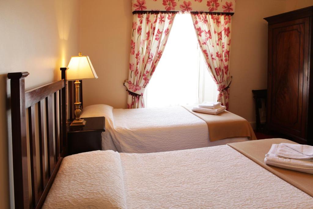 Crotty'S Pub & Accommodation Kilrush Room photo