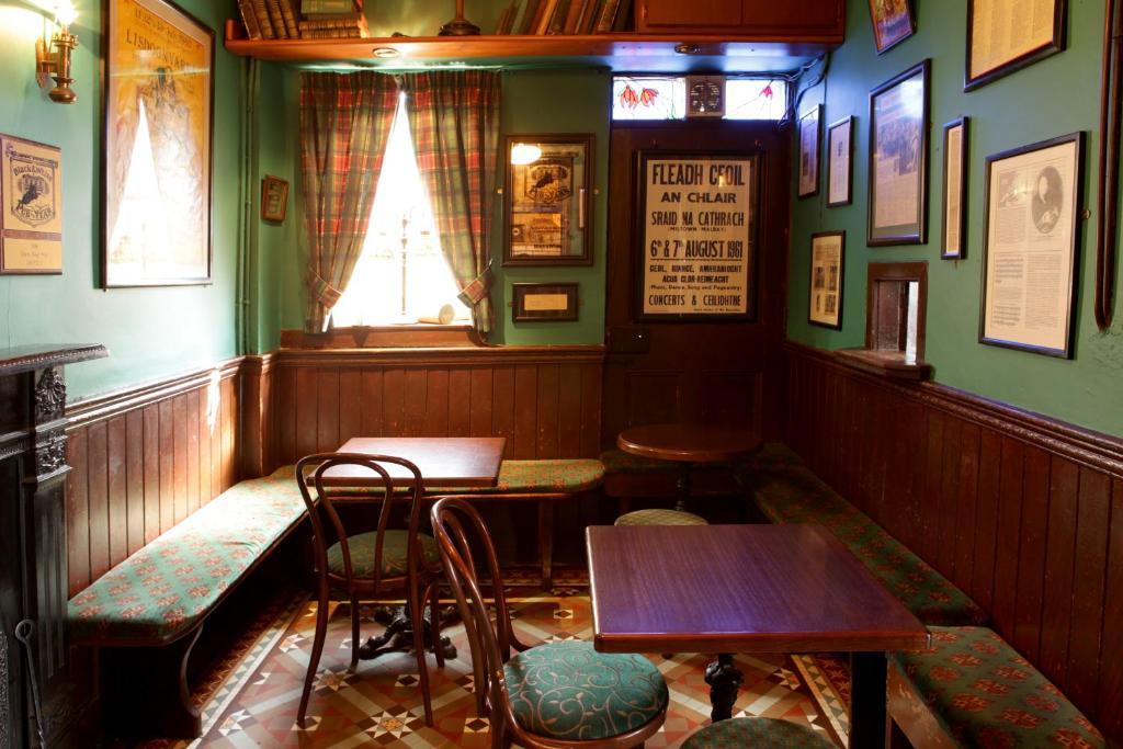 Crotty'S Pub & Accommodation Kilrush Exterior photo