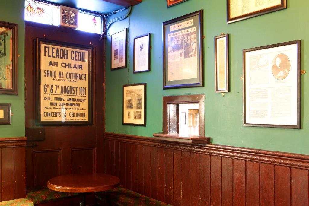 Crotty'S Pub & Accommodation Kilrush Exterior photo