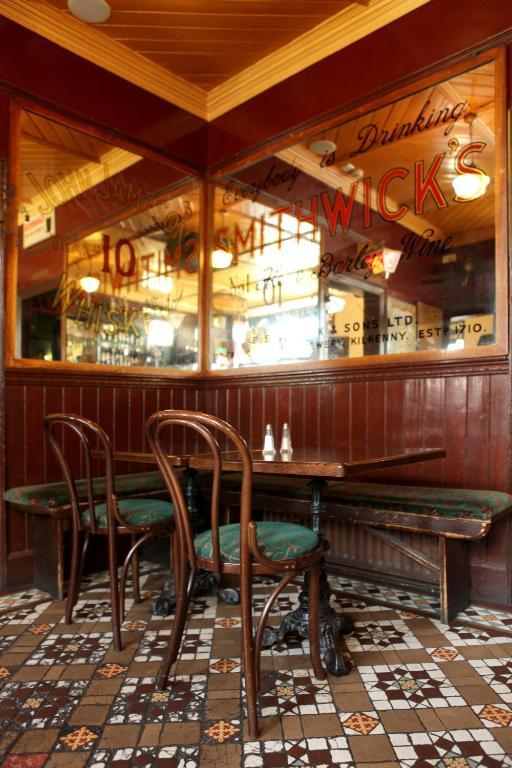 Crotty'S Pub & Accommodation Kilrush Exterior photo